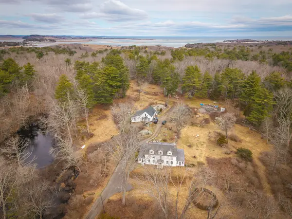 5 Roberts Ct, Gloucester, MA 01930