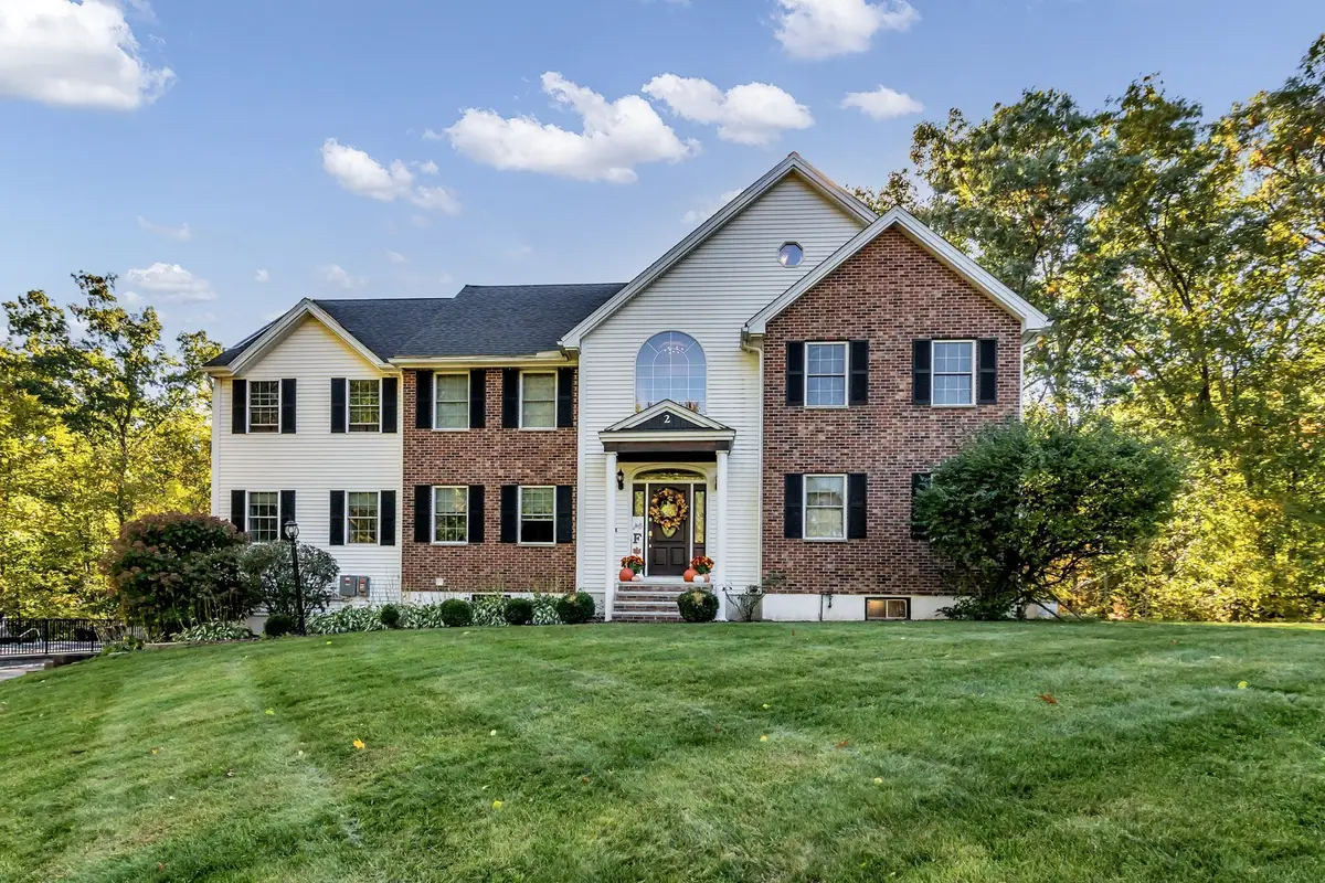 2 Hitching Post Ln, Methuen, MA 01844 - #1
