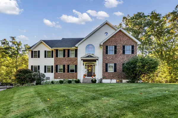 2 Hitching Post Ln, Methuen, MA 01844