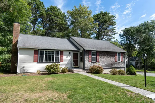 2 Mohegan Ln, Yarmouth, MA 02675