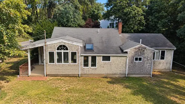25 Whisper Ln, Fairhaven, MA 02719