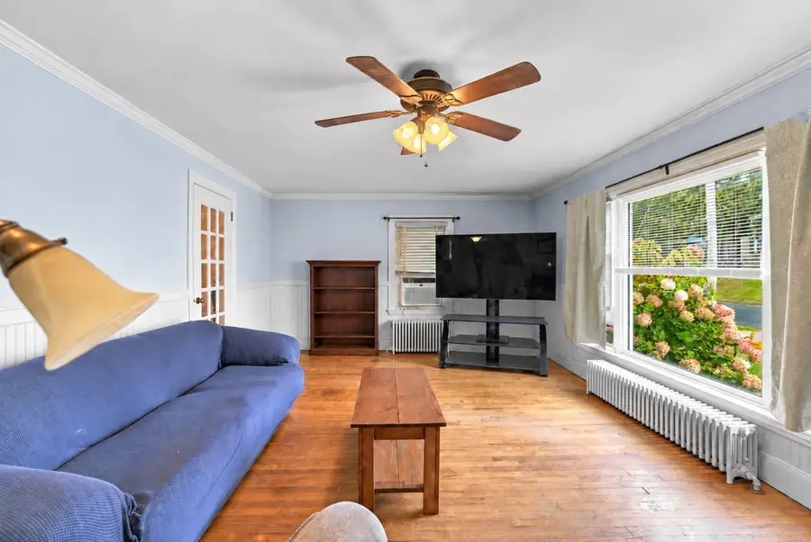 19 Nautilus St, New Bedford, MA 02744 - #3