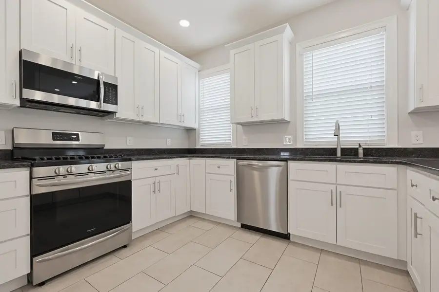 91 Verndale St, Brookline, MA 02446 - #3