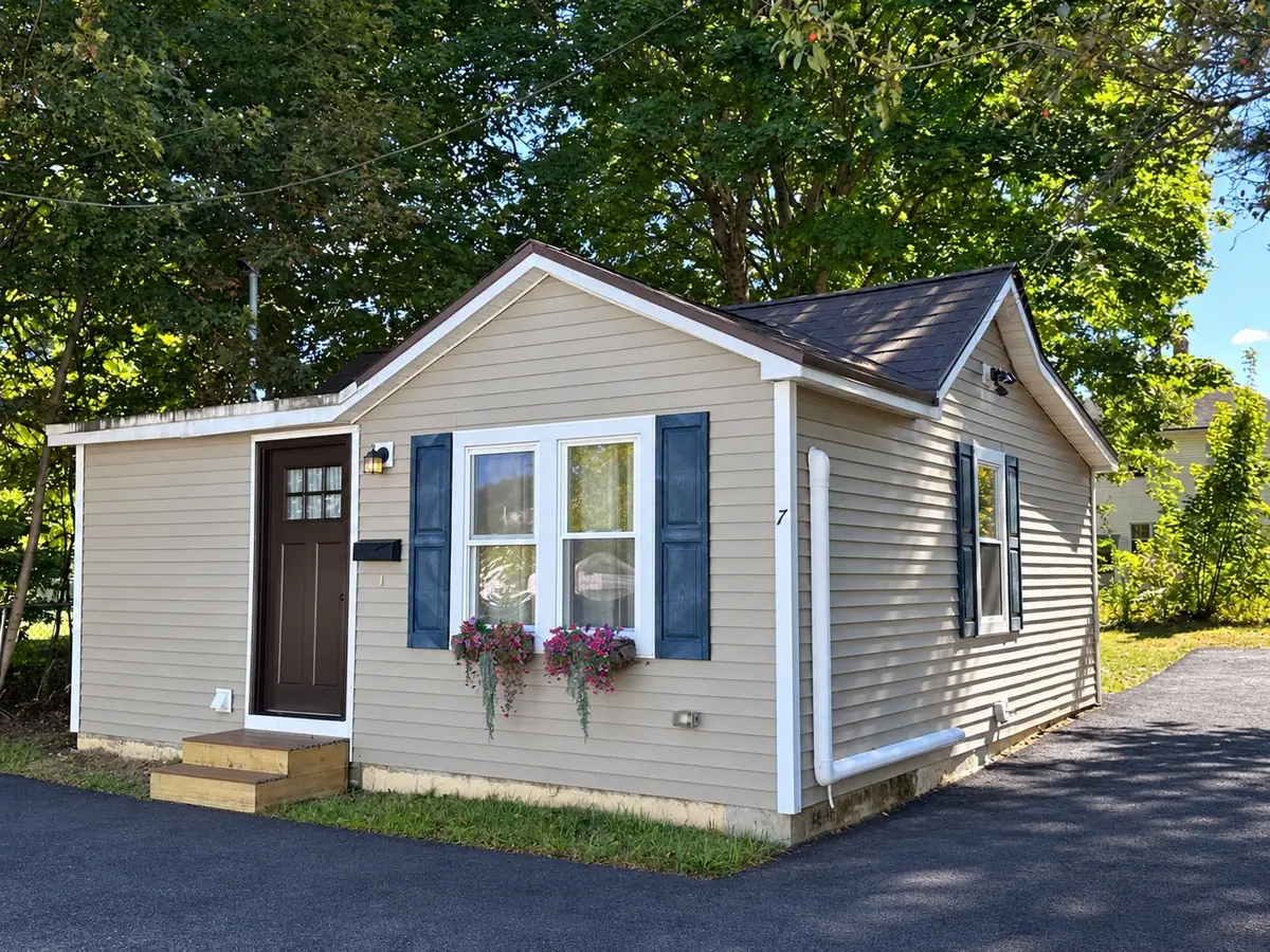 7 Myers St, Uxbridge, MA 01569 - #1