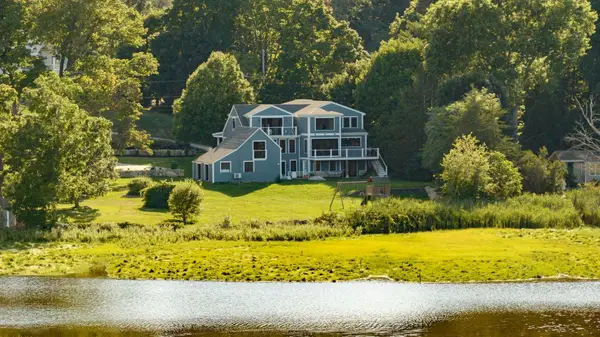 392 S Main St, Cohasset, MA 02025