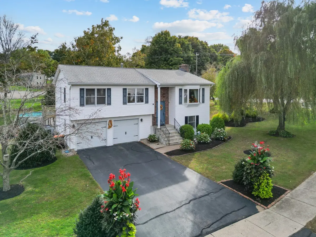8 Oriole Dr, Feeding Hills, MA 01030 - #1
