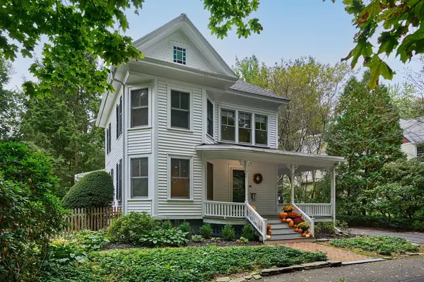 33 Gaylord St, Amherst, MA 01002