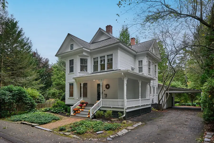33 Gaylord St, Amherst, MA 01002 - #2