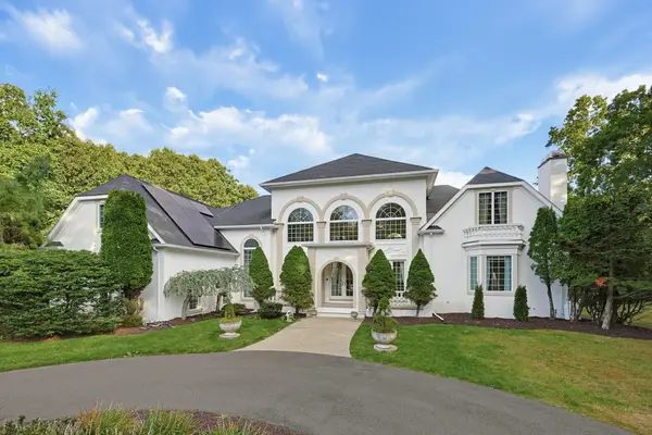 88 Fairway Dr, Seekonk, MA 02771