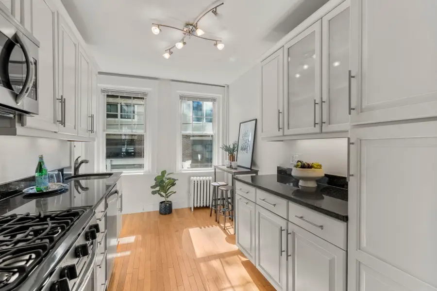 36 Dwight St #4, Brookline, MA 02446 - #3