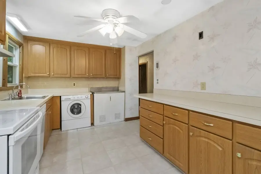 68 Colgate Rd, Brockton, MA 02302 - #3