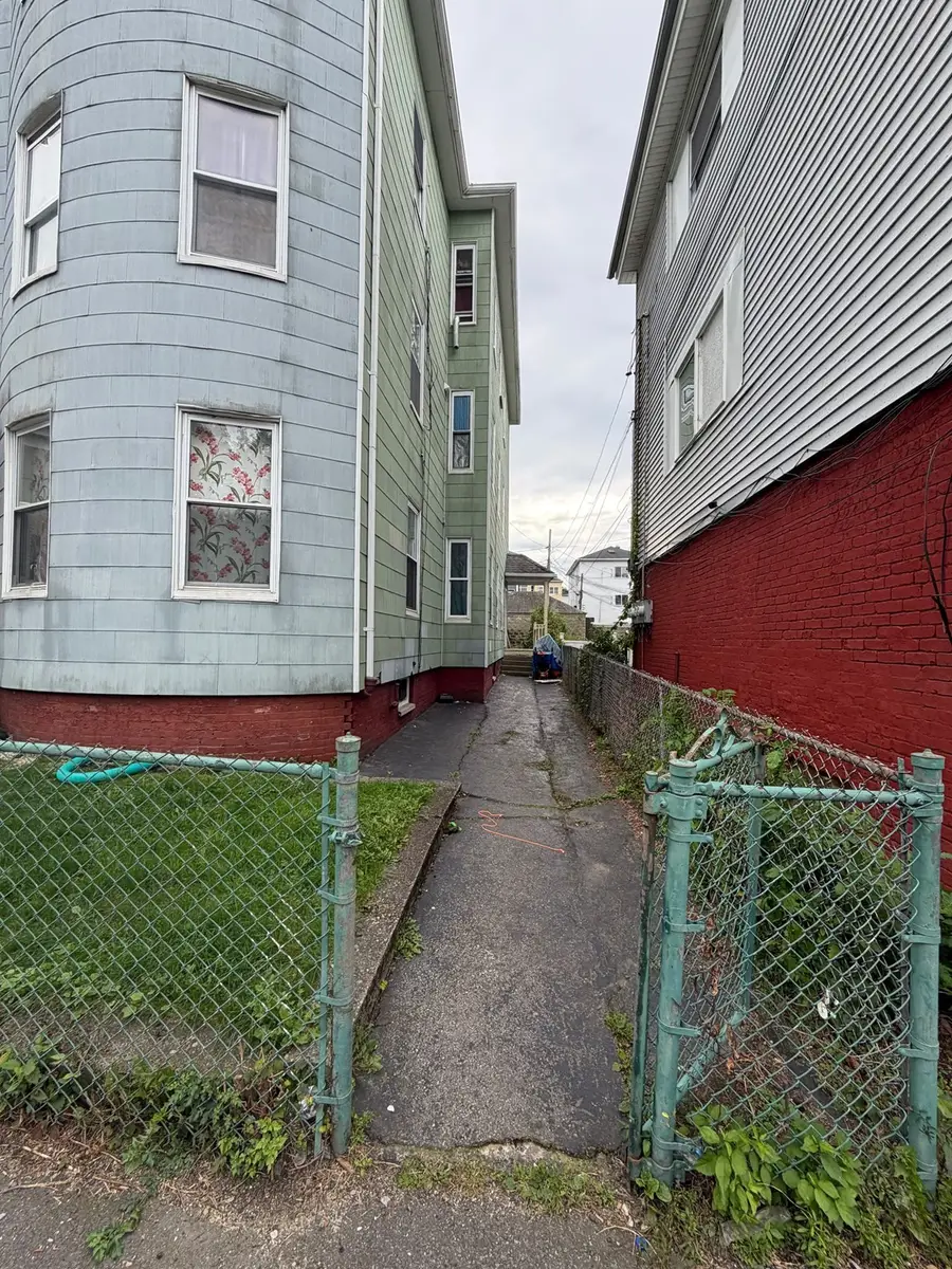 31 Suffield St, Worcester, MA 01610 - #2