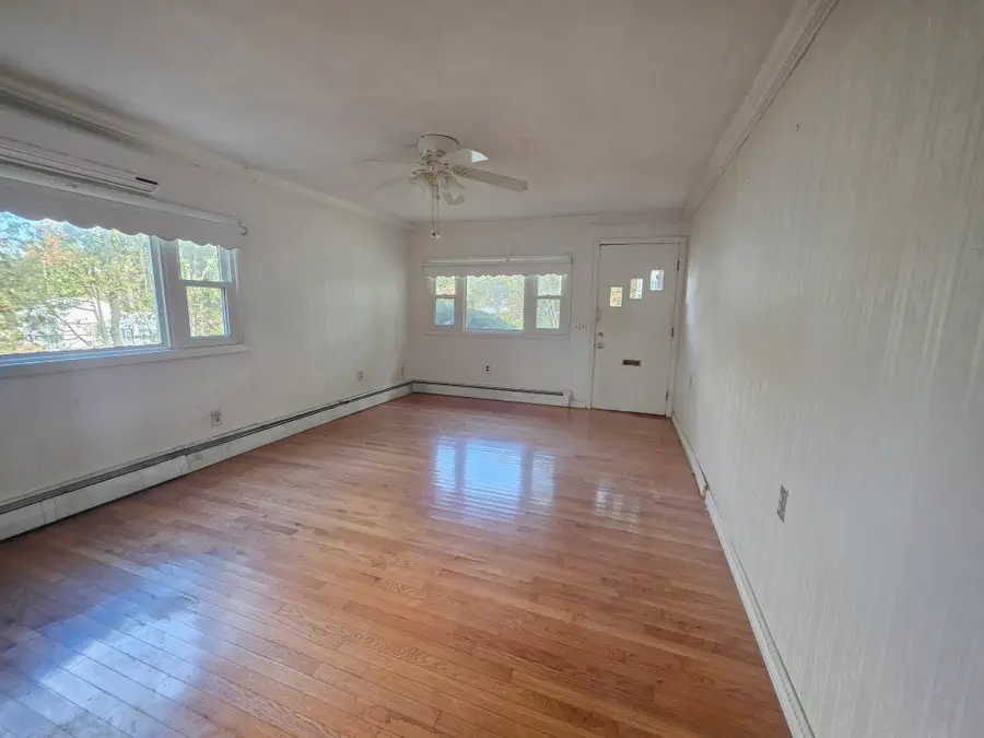 25 Barrett Ave, Worcester, MA 01605 - #3
