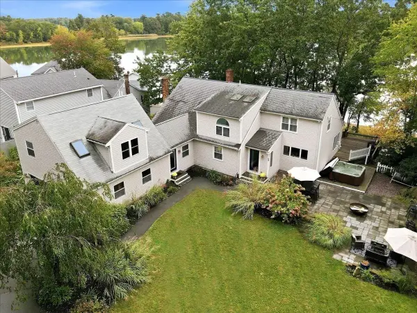68 Fairview Ave, Pembroke, MA 02359