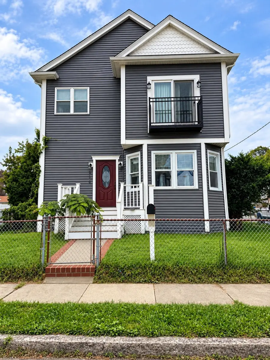 996 Walnut St, Fall River, MA 02720 - #2