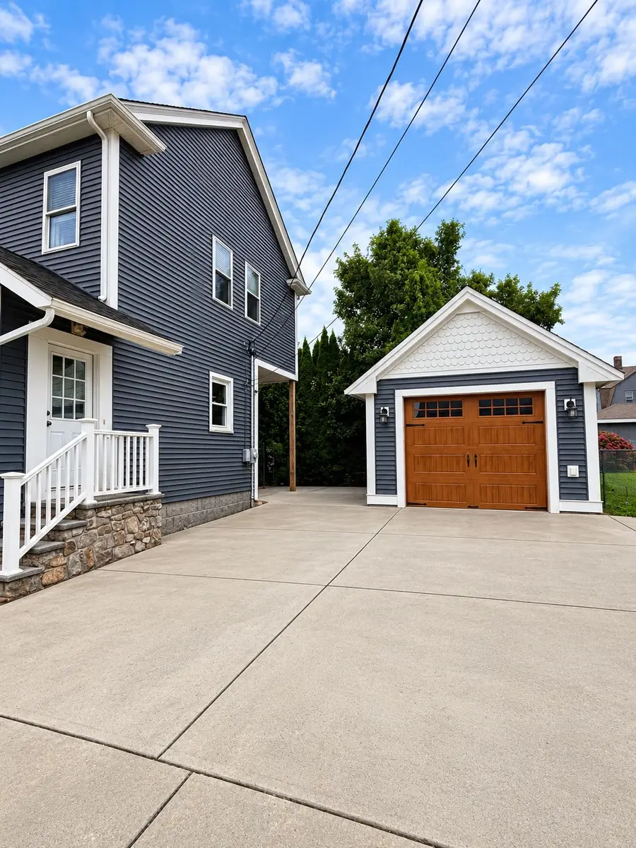 996 Walnut St, Fall River, MA 02720 - #3