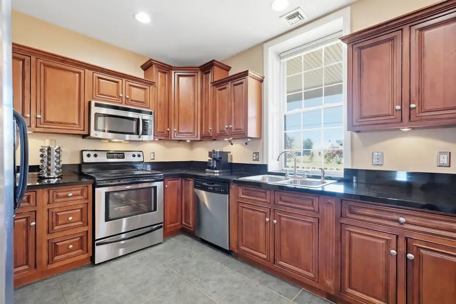 223 Chicopee St, Chicopee, MA 01013 - #3