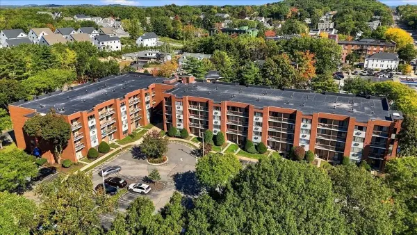 4975 Washington St #310, Boston, MA 02132