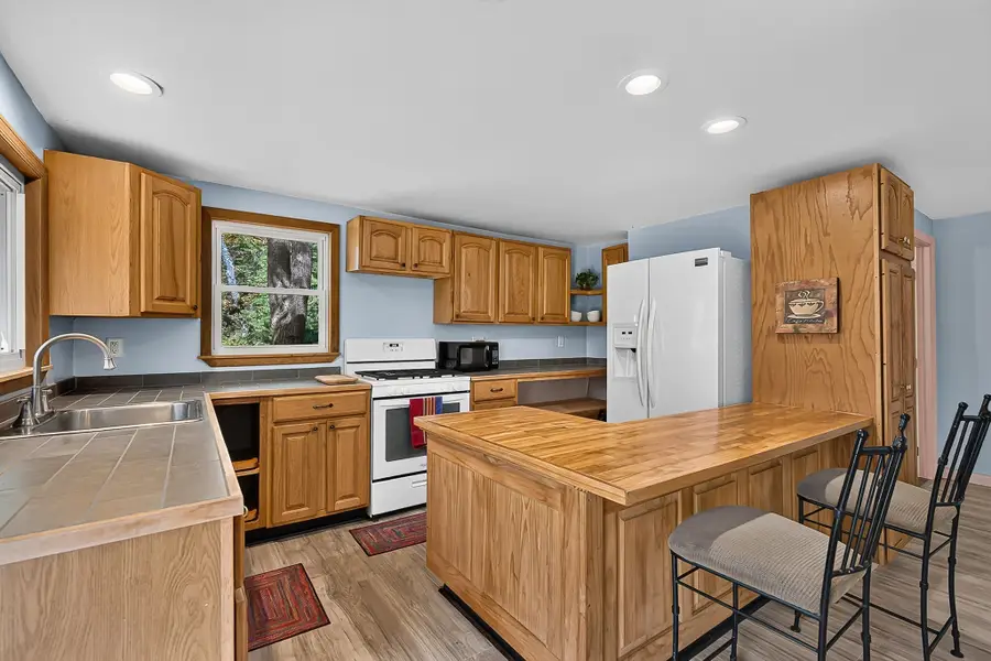 377 Tully Rd, Orange, MA 01364 - #3