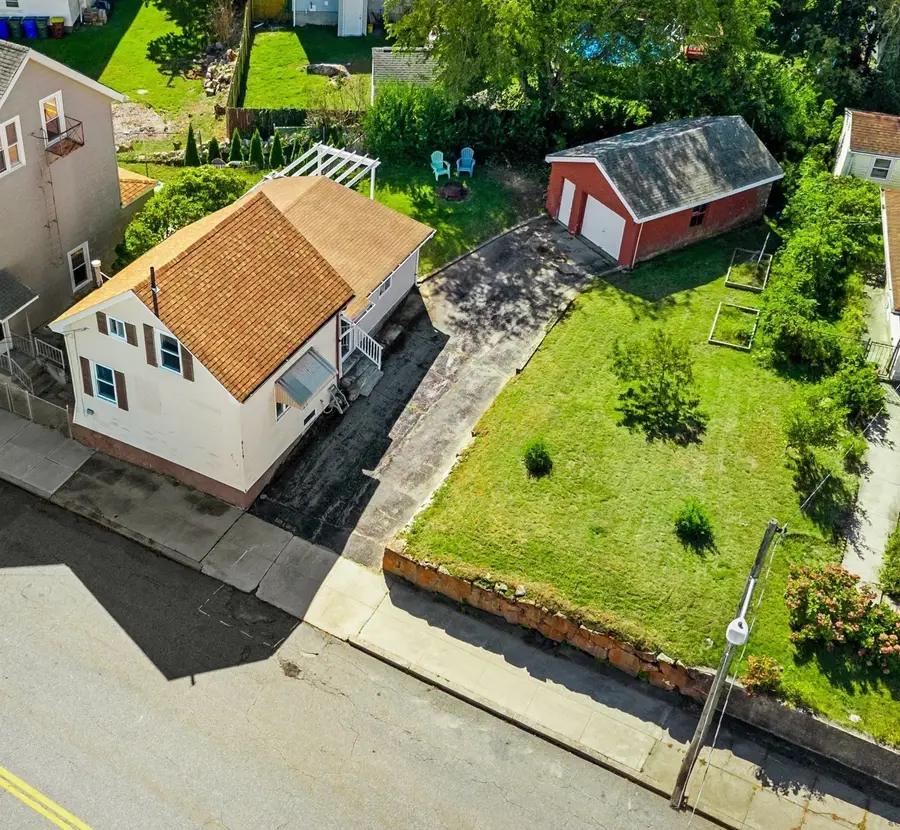 2113 Pleasant St, Fall River, MA 02723 - #2