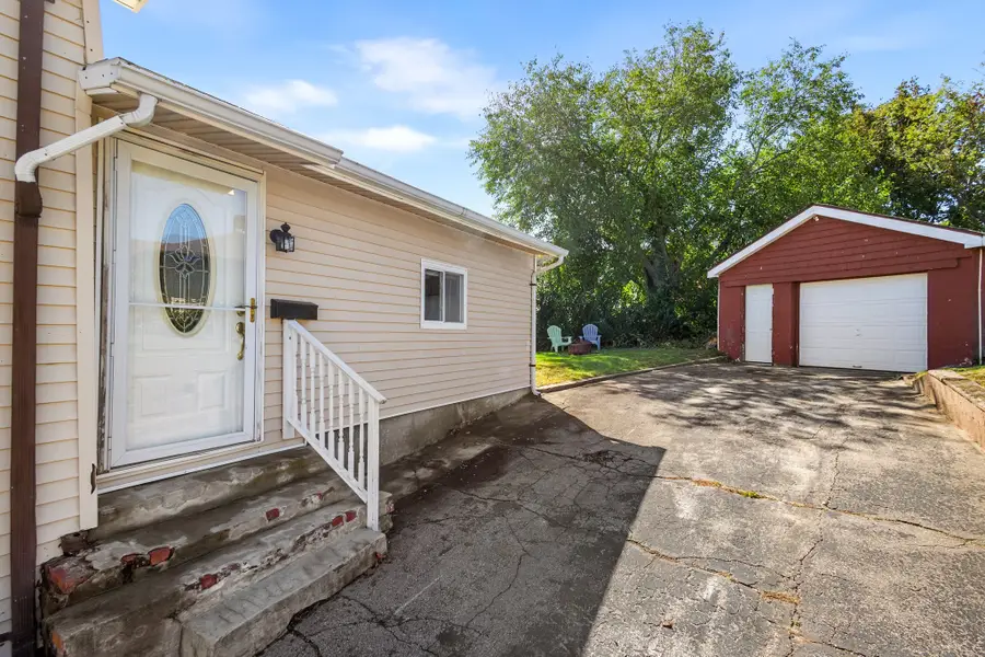 2113 Pleasant St, Fall River, MA 02723 - #3