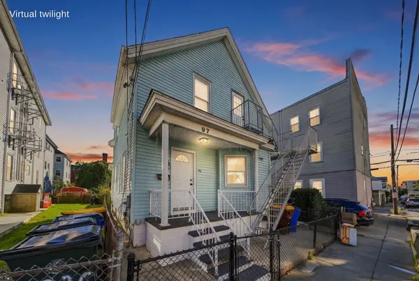 97 Canonicus St, Fall River, MA 02723