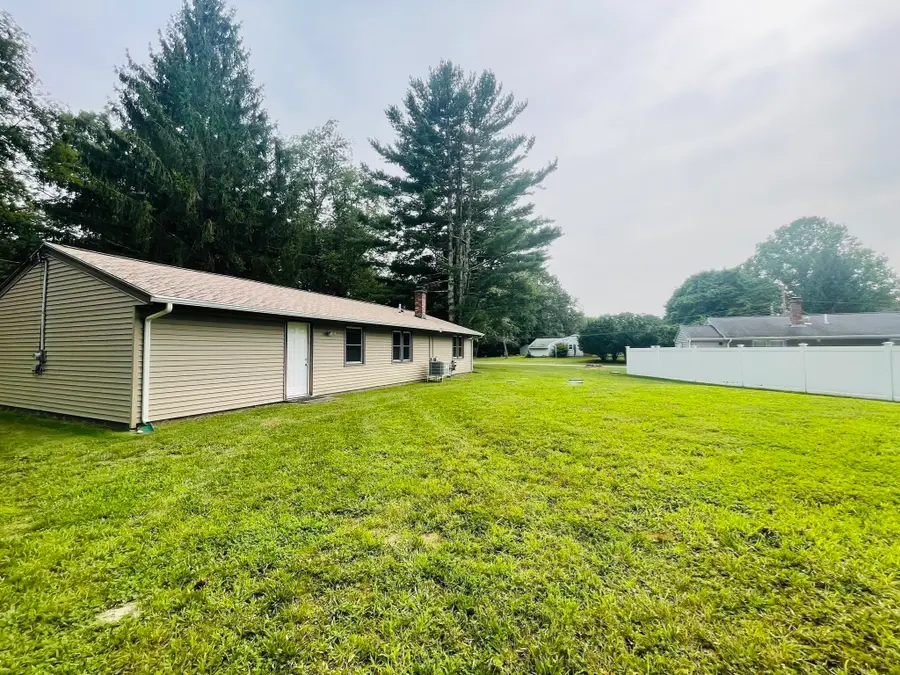 597 Old Warren Rd, Swansea, MA 02777 - #3