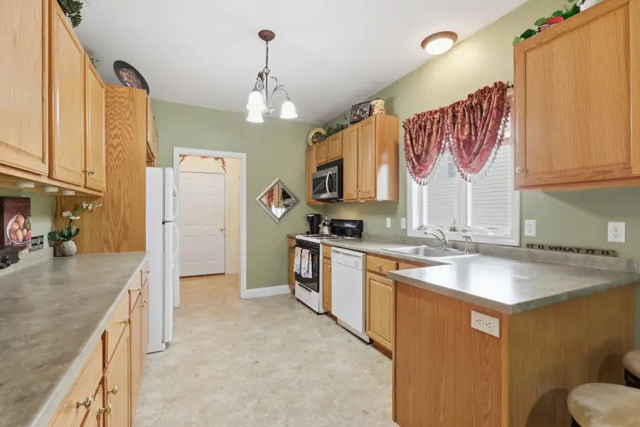 23 Dickens Ln, Tyngsborough, MA 01879 - #3