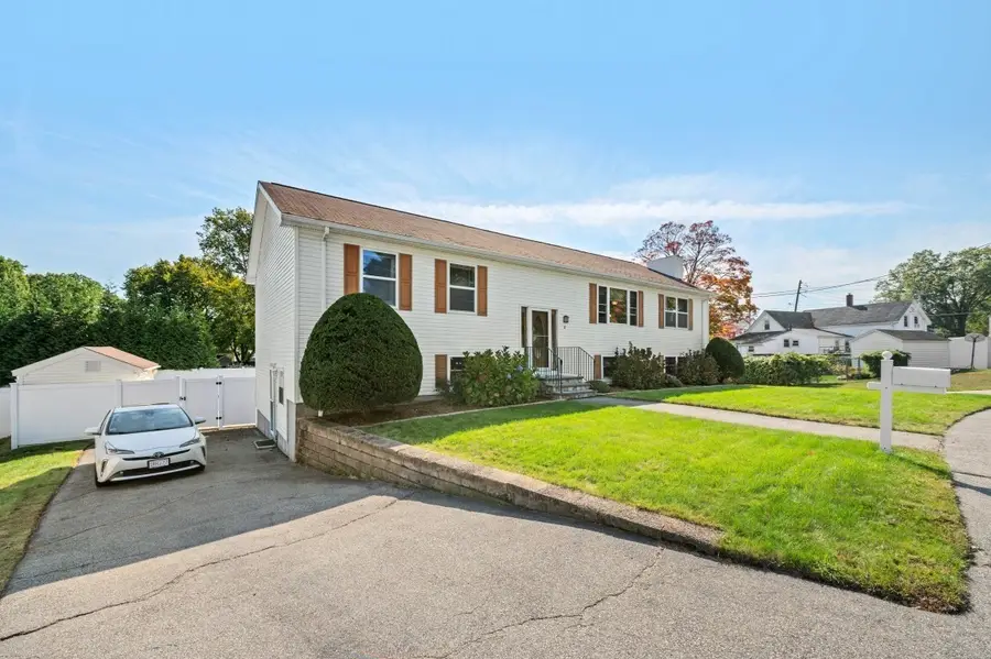 3 Gatta Cir, Woburn, MA 01801 - #2