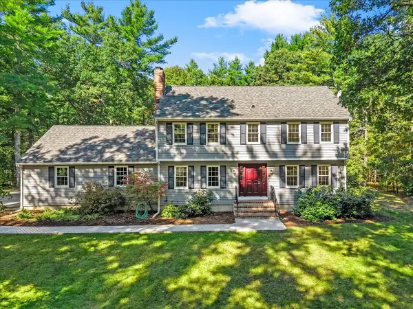 6 Holloway Brook Rd, Lakeville, MA 02347