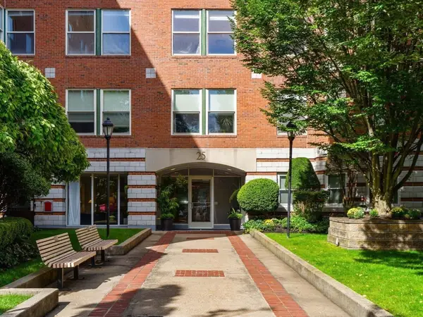 25 Marion St #27, Brookline, MA 02446