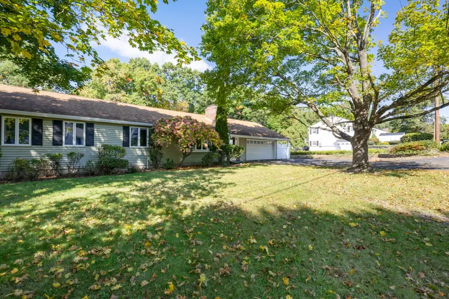11 Carousel Dr, Millbury, MA 01527 - #2