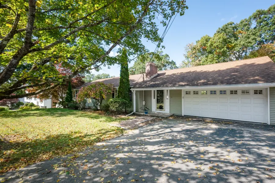 11 Carousel Dr, Millbury, MA 01527 - #3