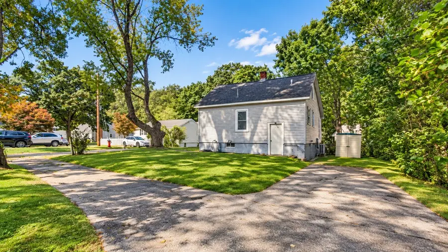 17 B St, Chelmsford, MA 01824 - #3