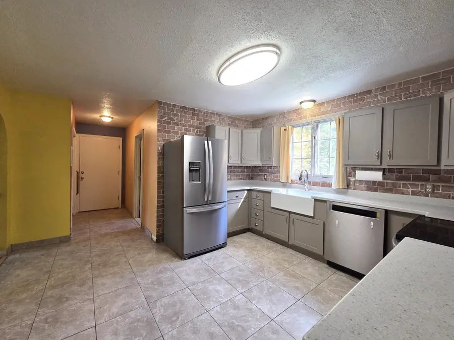 4 Joseph St, Dudley, MA 01571 - #3