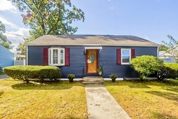 29 Marguerite St, Chicopee, MA 01020