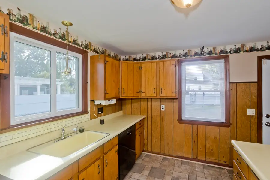 29 Marguerite St, Chicopee, MA 01020 - #2
