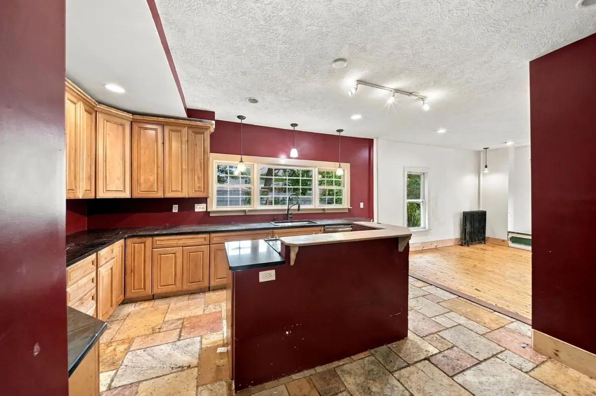 30 Myrtle Ave, Holyoke, MA 01040 - #1