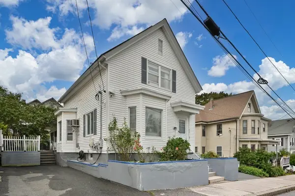 55 Arlington St, Lowell, MA 01854
