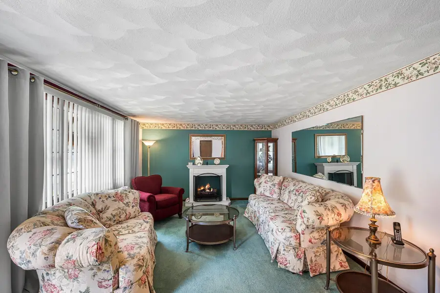 53 Catherine Dr, Peabody, MA 01960 - #3