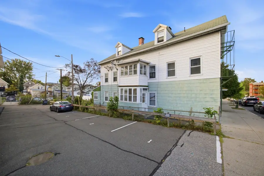77 Walnut St, Holyoke, MA 01040 - #2