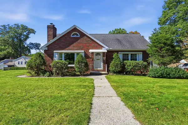 16 Holly Ct, Springfield, MA 01151