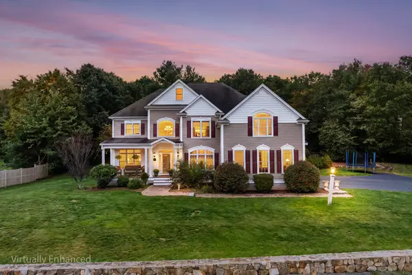 27 Dairy Dr, Upton, MA 01568