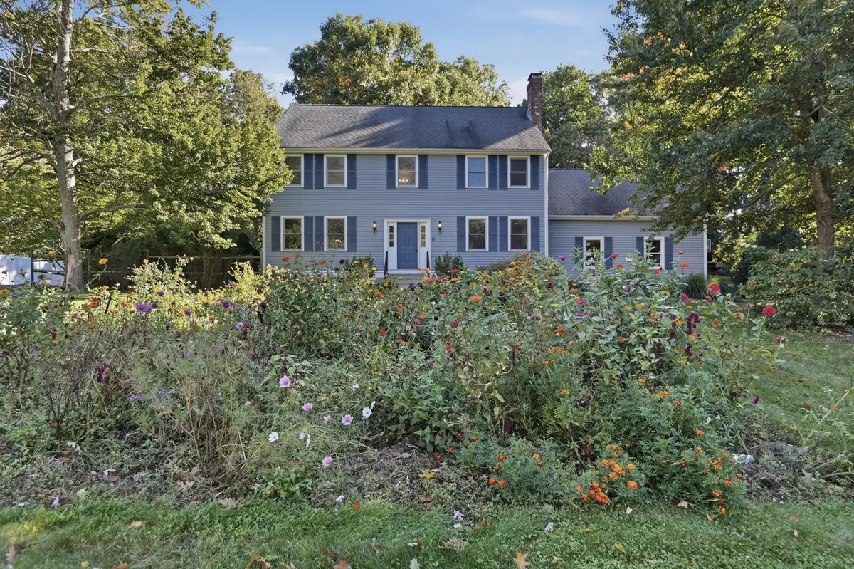 10 Kings Lane, Medway, MA 02053 - #1