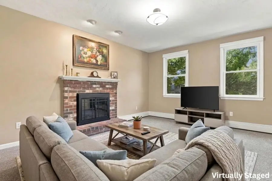 10 Kings Lane, Medway, MA 02053 - #3