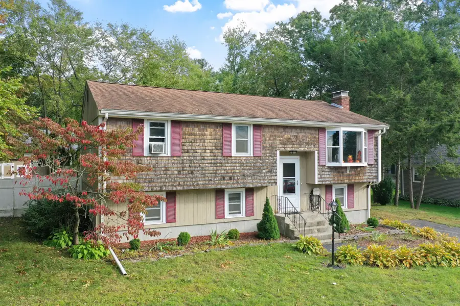 7 N Lakeview Rd, Norton, MA 02766 - #2