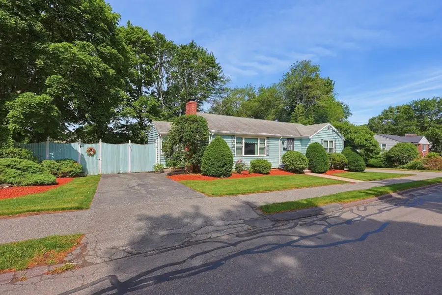 11 Preston St, Wakefield, MA 01880 - #3