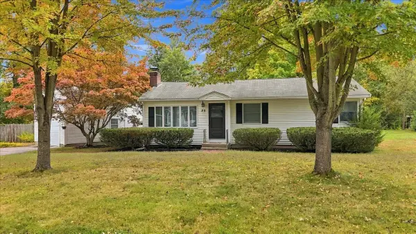 25 Oakview Cir, Medway, MA 02053