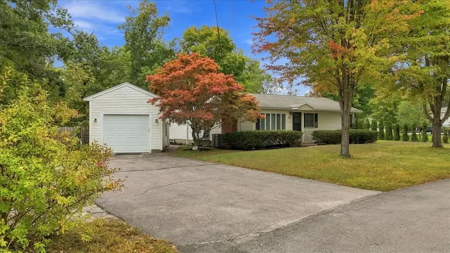 25 Oakview Cir, Medway, MA 02053 - #3