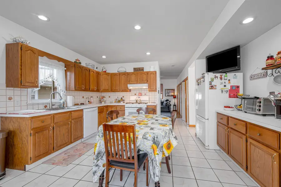 5 Grover St, Revere, MA 02151 - #3